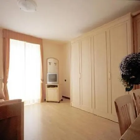 Trilo 4-6 Apartment